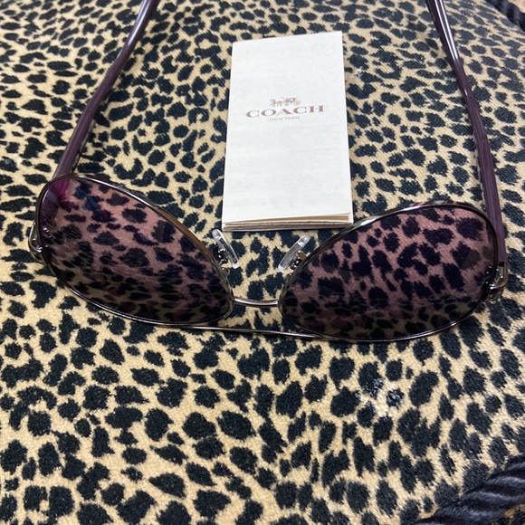 Coach sunglasses. Never worn. Too small for my big head. - Picture 4 of 7
